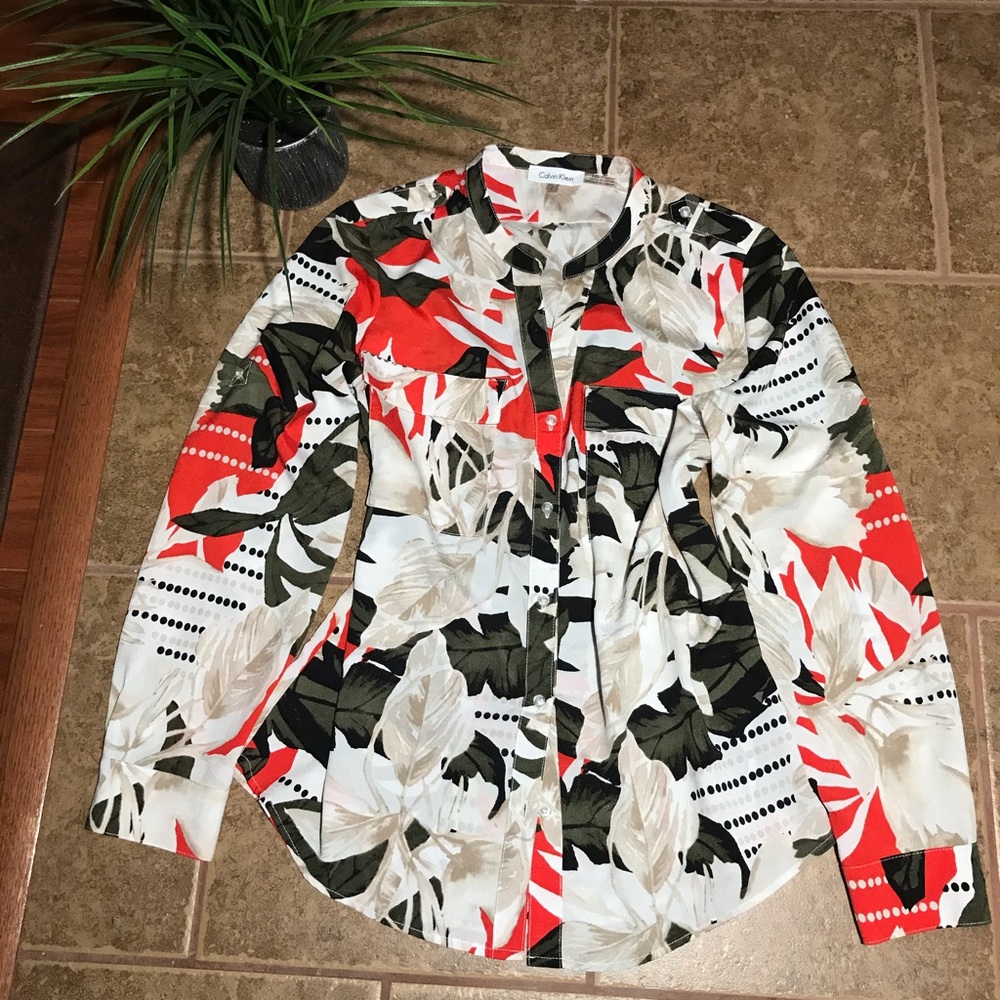 Calvin Klein floral print blouse (M)